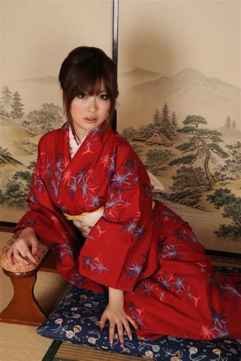 濱崎里緒 .